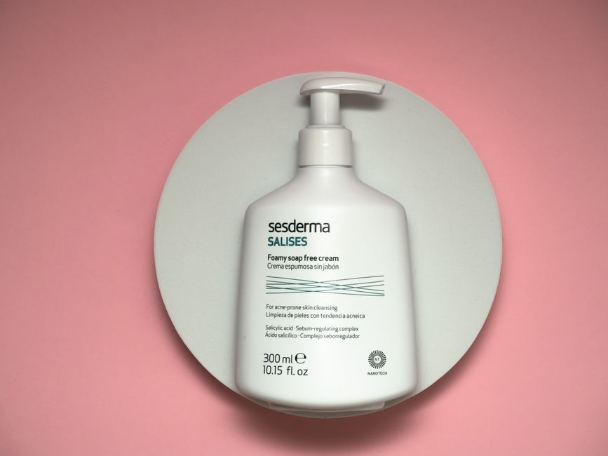 Benzoyl Peroxide vs Salicylic Acid: Which One Your Skin Needs