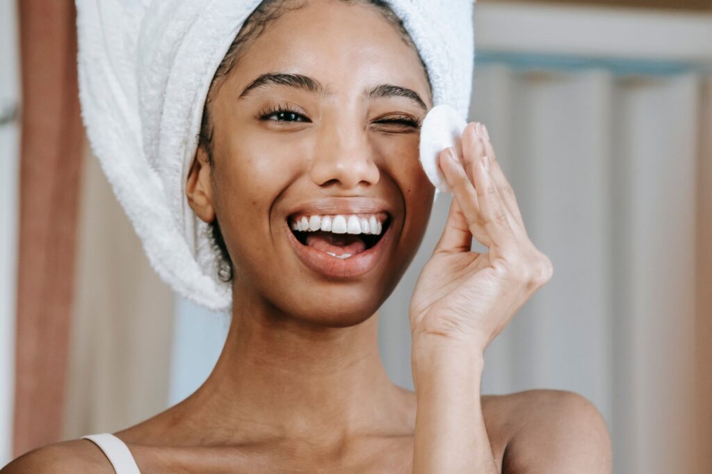 Oily skin and monsoon weather: Skincare modifications for seasonal breakouts - Featured image