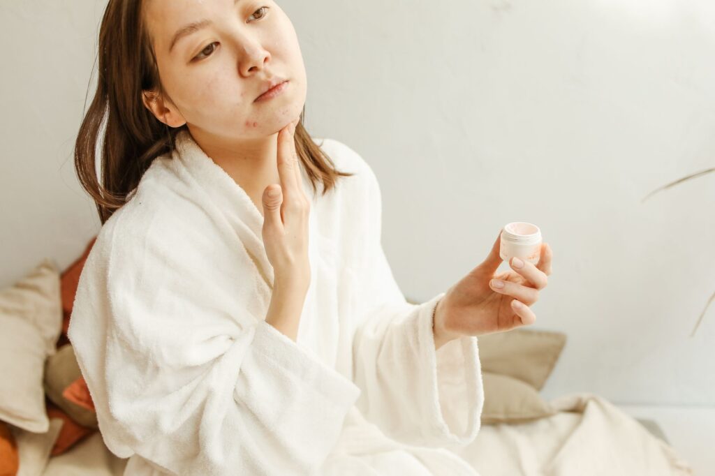 Which Acne Treatments Actually Produce Results: Expert Breakdown of Effective vs Ineffective - Featured image