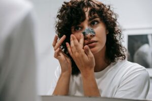 Can Picking a Blackhead Lead to Permanent Acne Scars? - Featured image