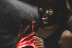 Can Screen Time Make Acne Worse on Your Chin and Jawline? - Featured image
