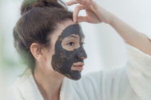 Can You Extract a Blackhead at Home Safely? - Featured image