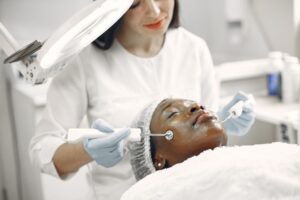 Dermatologist-Approved Skincare for Jawline Acne in Humid Weather - Featured image