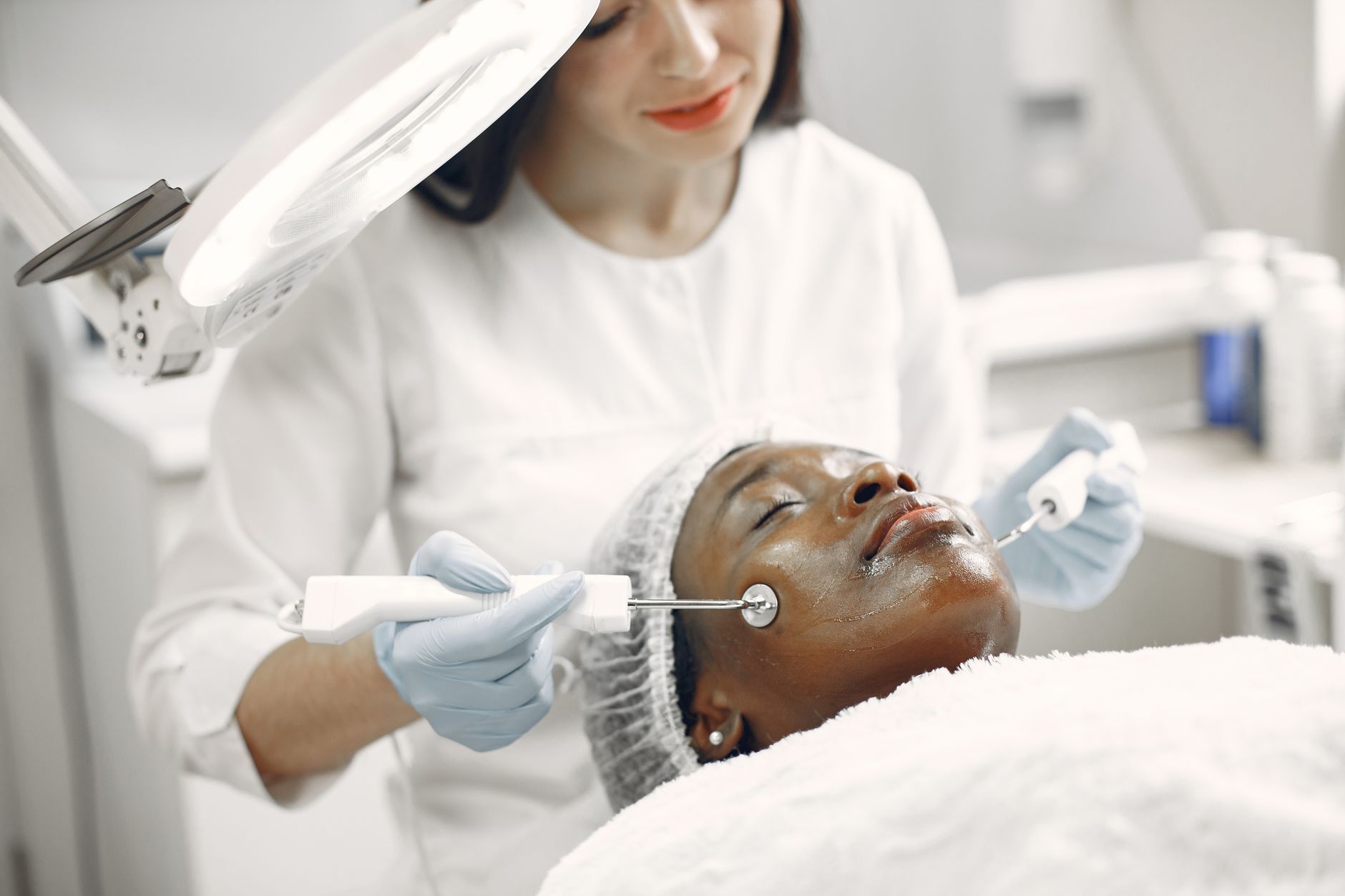 Dermatologist-Approved Skincare for Jawline Acne in Humid Weather - Featured image