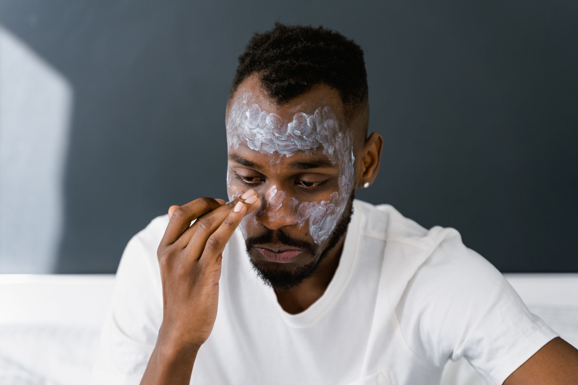 Dermatologist Guide to Popping a Blind Pimple Safely - Featured image