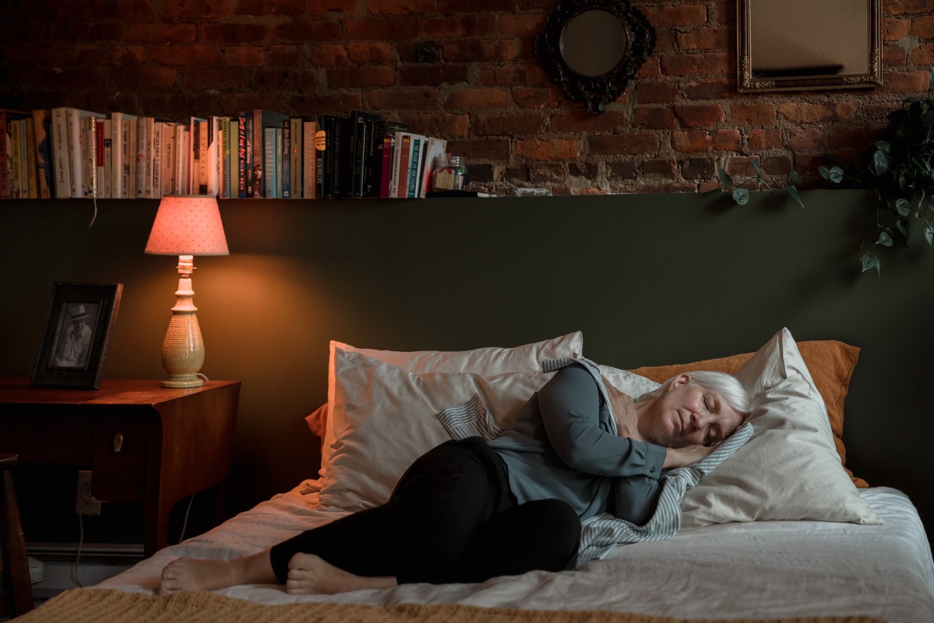 Does Sleeping on Your Side Cause Jawline Breakouts? - Featured image