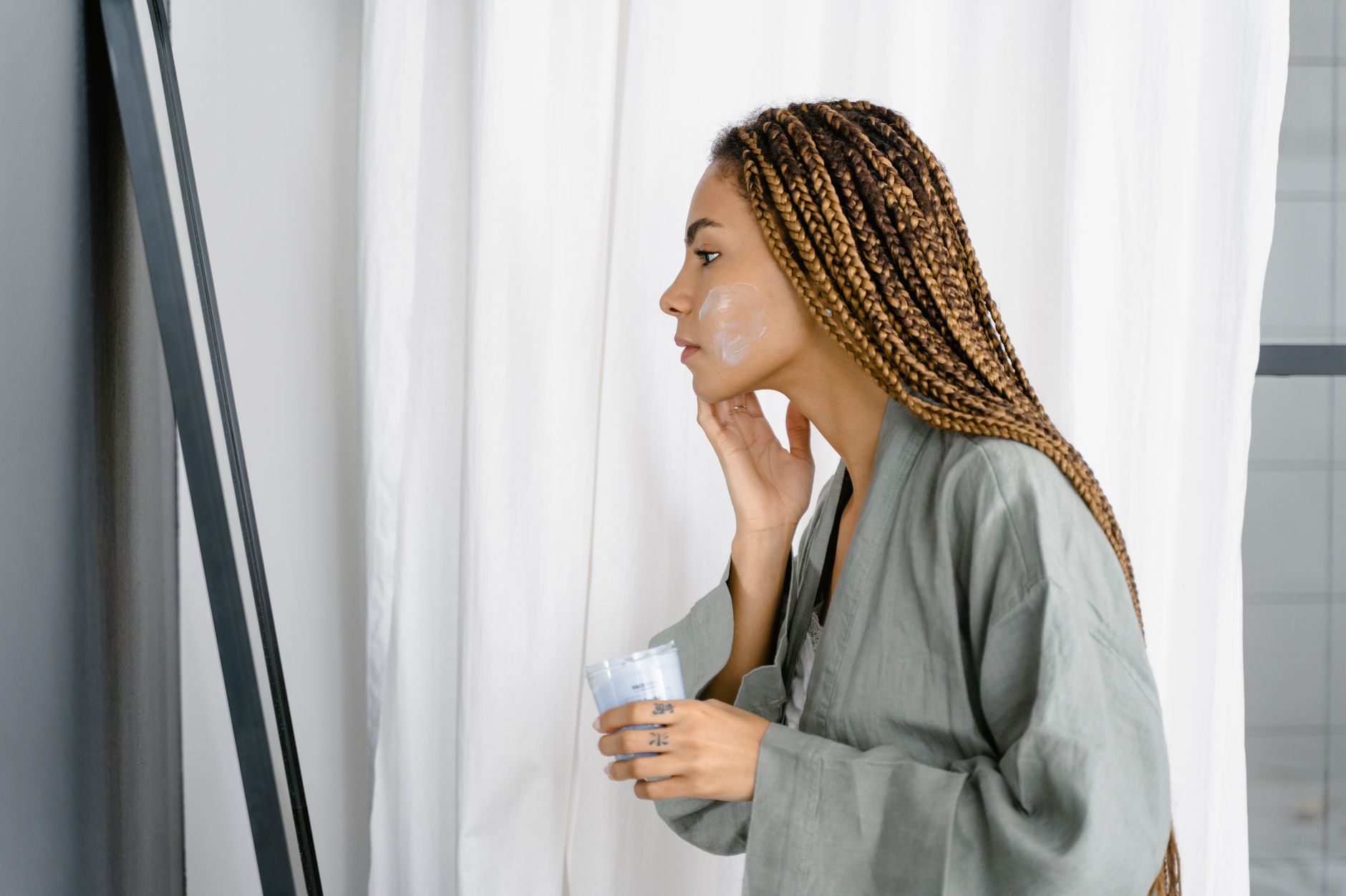 How Long Does Retinol Take to Reduce Inflammatory Acne Redness? - Featured image
