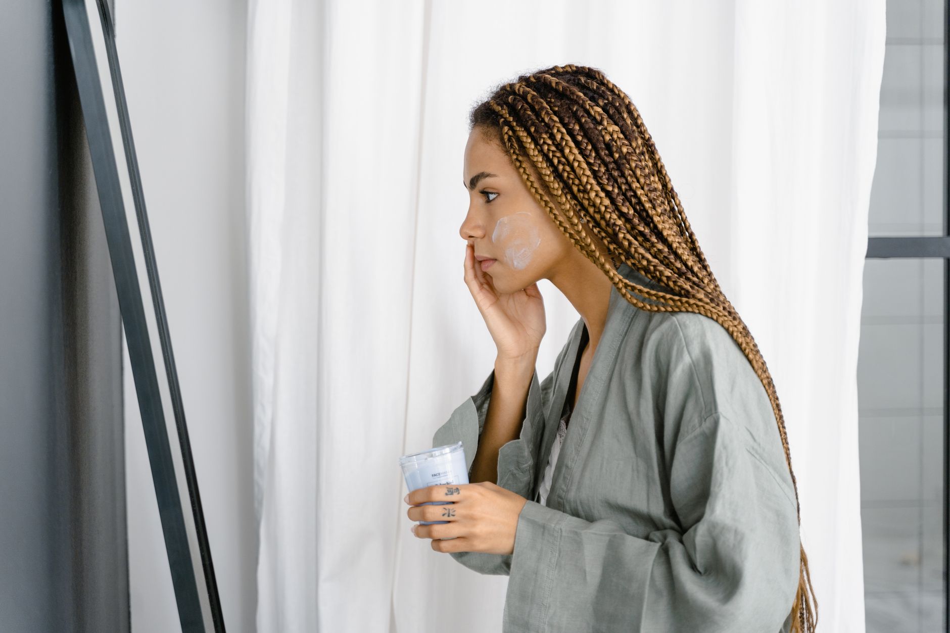How Long Should You Wait Before Switching Chest Acne Products? - Featured image