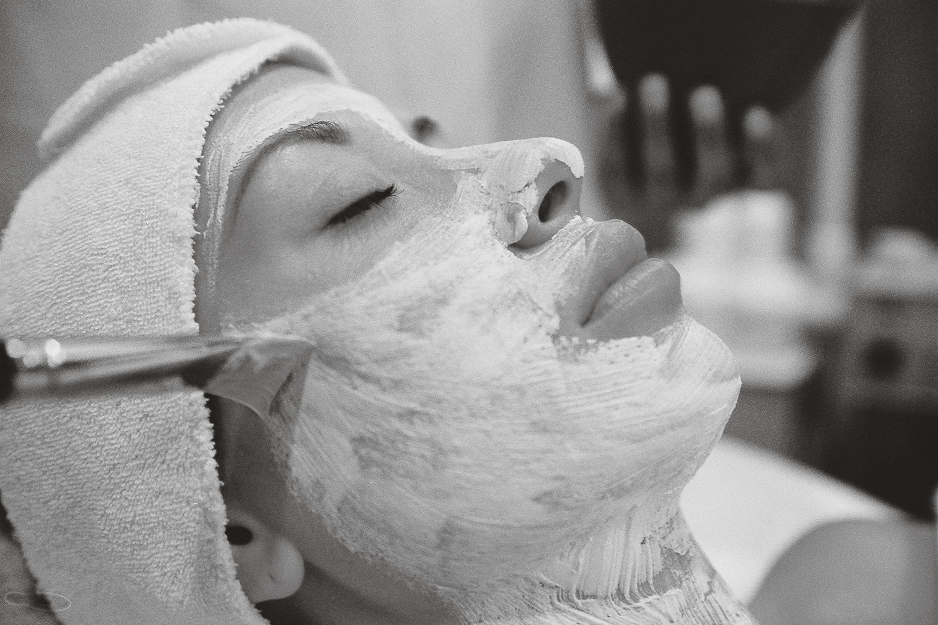 Is Kylie Jenner's Supple Glaze Primer Suitable for Acne-Prone Skin? - Featured image