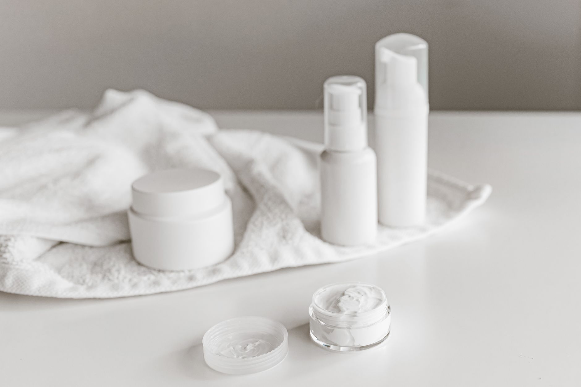 Limited Topical Spironolactone Evidence in the 2026 Review: How Adults With Persistent Acne Can Compare Treatment Options - Featured image