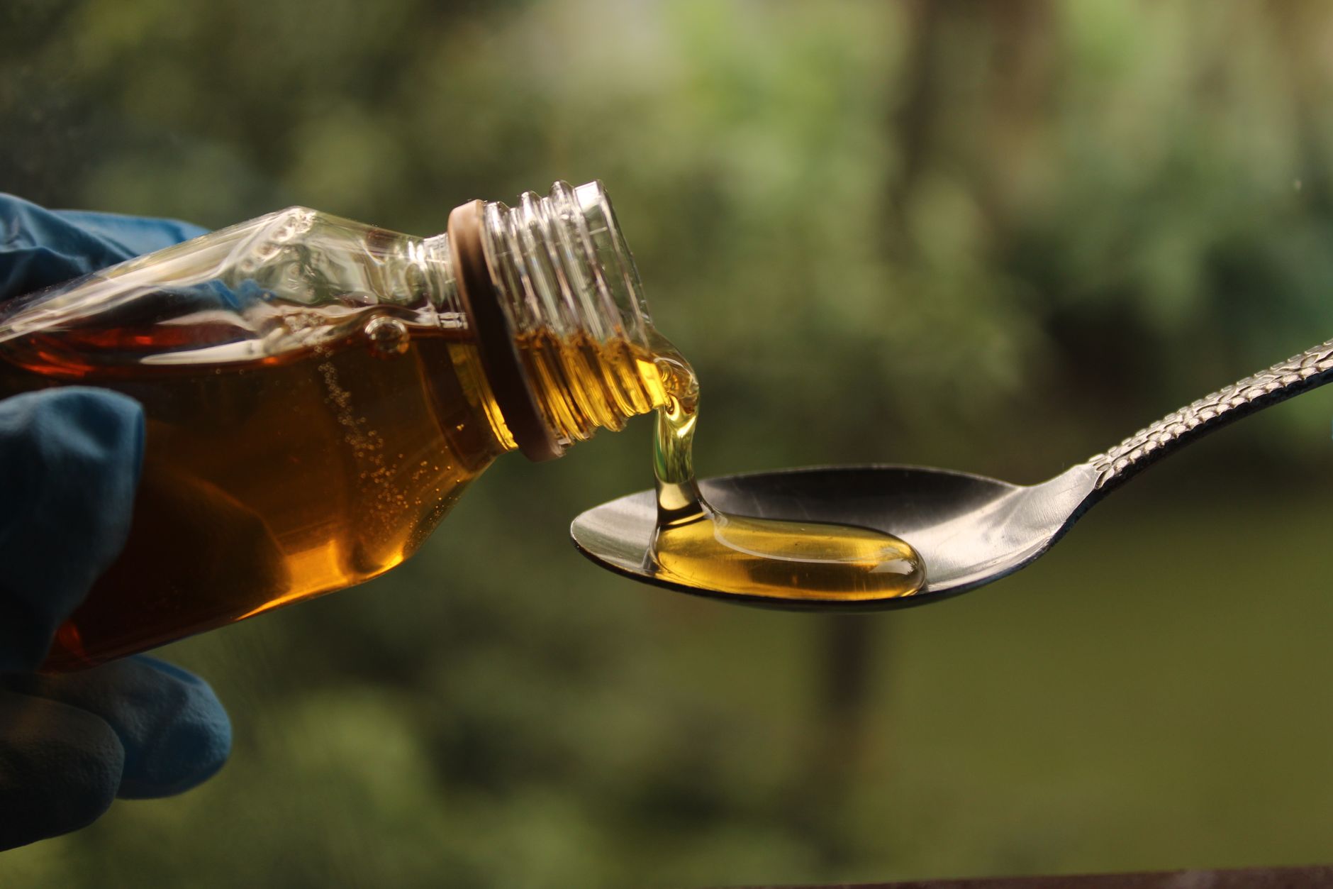 Low-Dose Isotretinoin Side Effects in the 2026 Fish Oil Trial: Questions Adults With Persistent Acne Can Ask a Dermatologist - Featured image