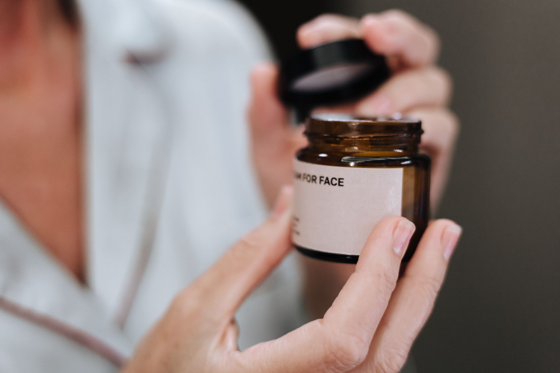 Microbiome-Friendly Acne Care Questions Raised in 2026: How People Using Topical Antibiotics Can Avoid Microbiome Hype - Featured image