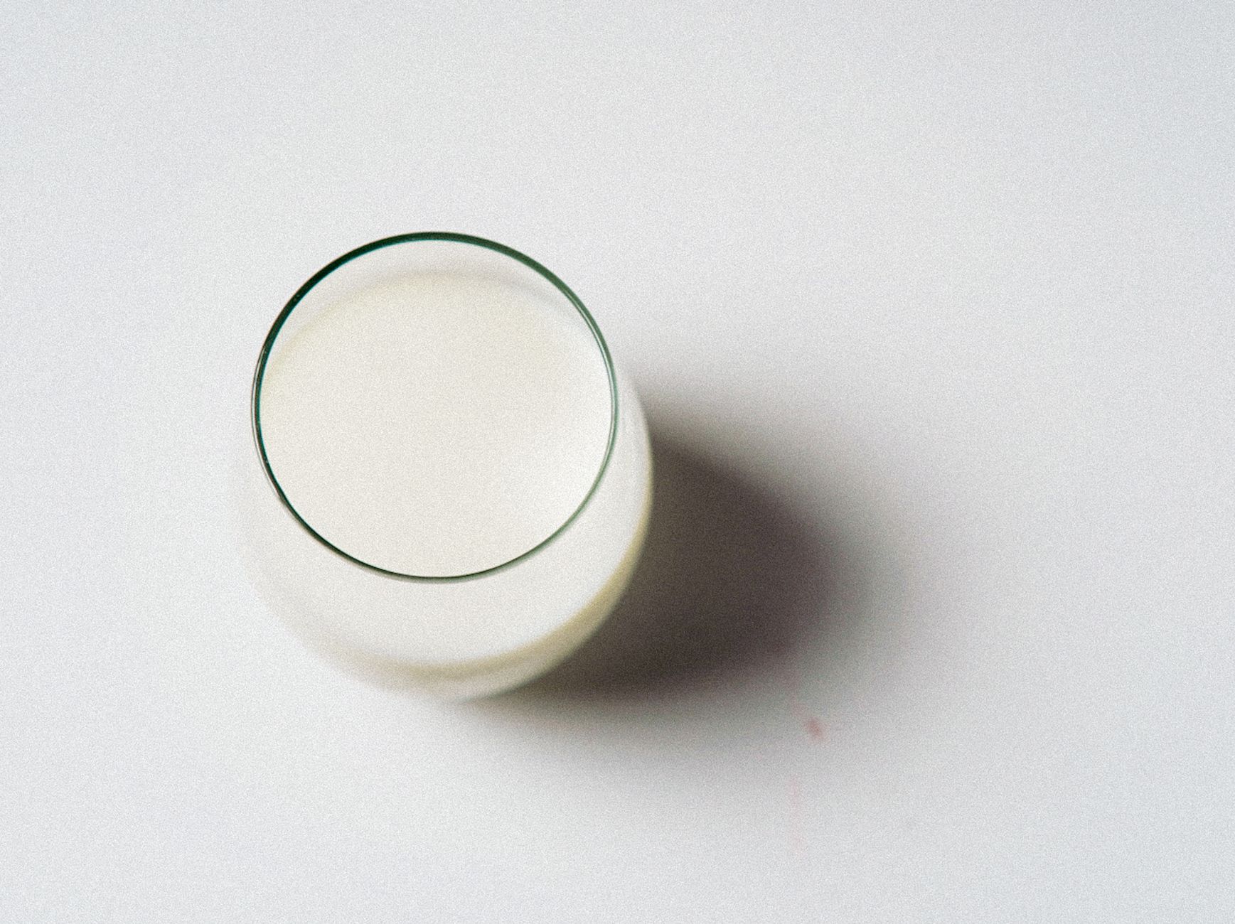 Milk, Dairy, and Acne Evidence Revisited in 2026: What Researchers Still Need to Learn for Adults With Persistent Acne - Featured image