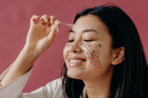 Niacinamide and Exfoliation: Can You Use Them Together for Acne? - Featured image