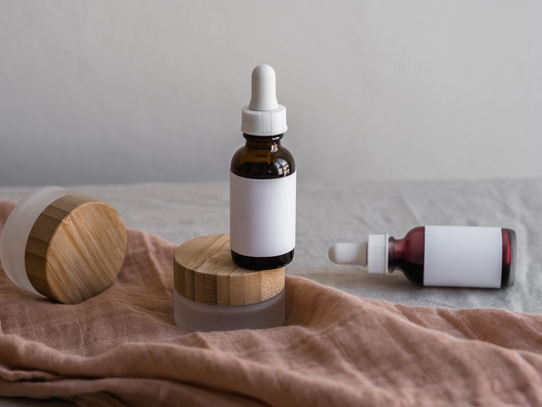Niacinamide Before or After Retinol in a Nighttime Skincare Routine? - Featured image