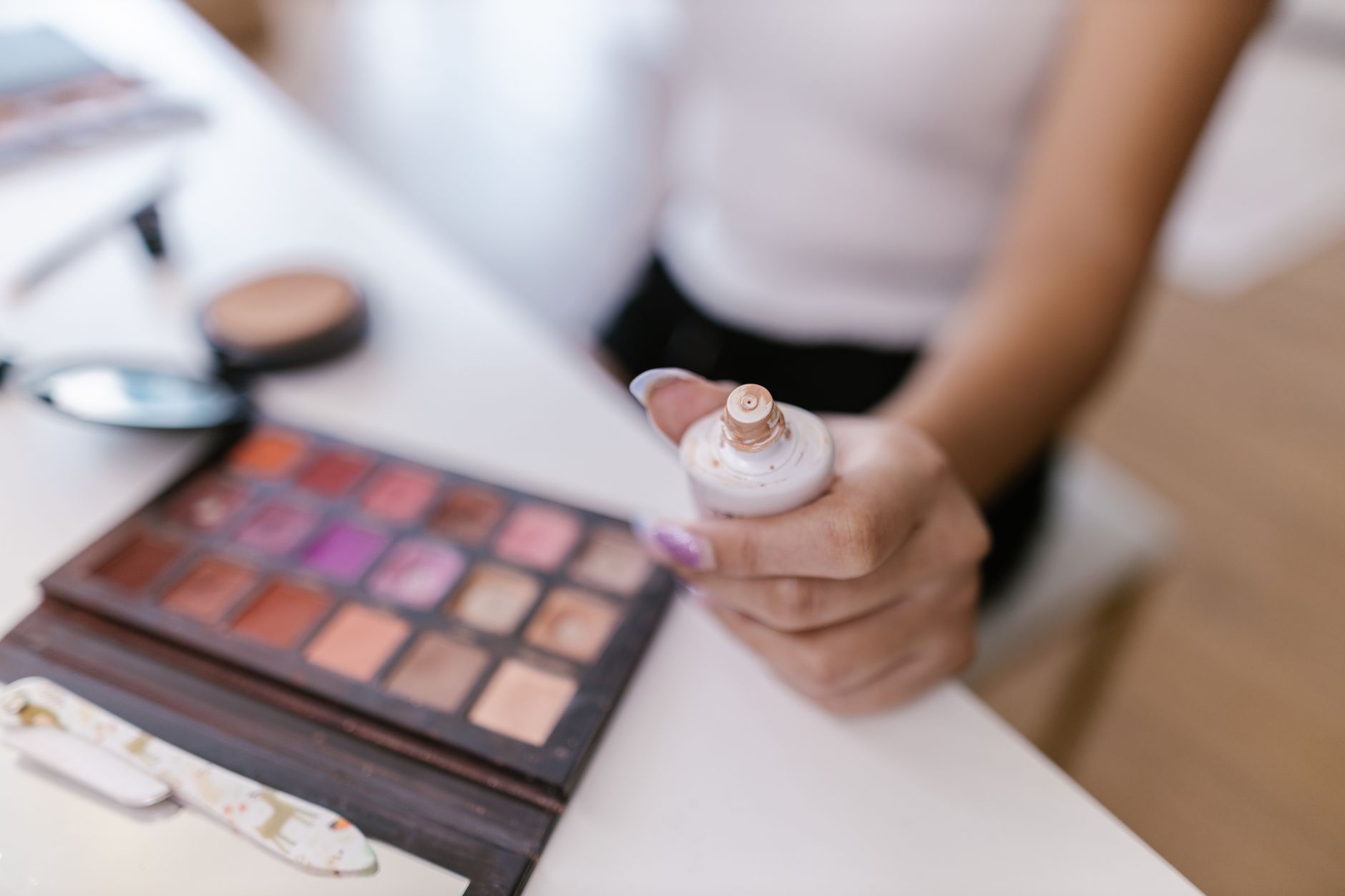Niacinamide Primer vs Silicone Primer for Acne-Prone Skin? - Featured image