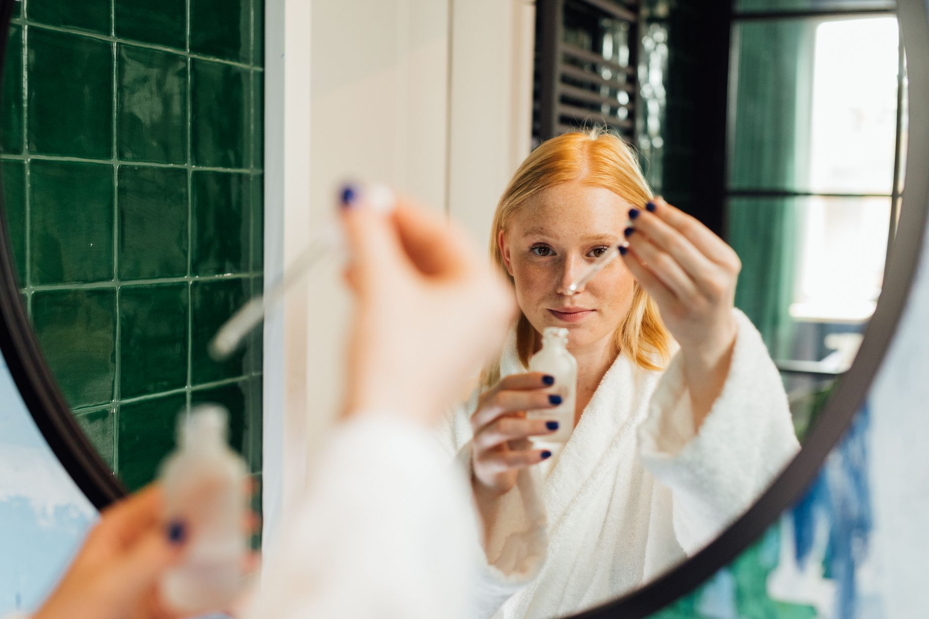 Salicylic Acid vs Retinol for Forehead Breakouts - Featured image