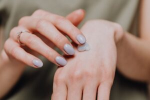 Should You Moisturize Before or After Benzoyl Peroxide Treatment? - Featured image