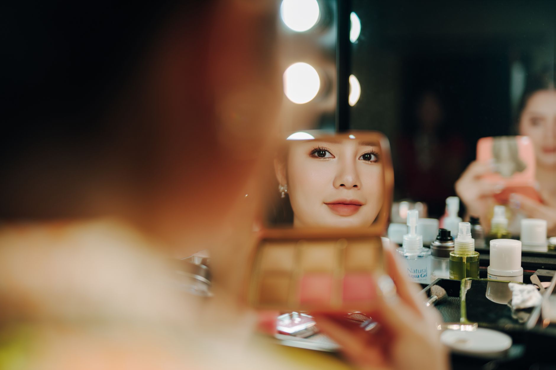 Stage Makeup, Sweat, and Acne: How Can Performers Plan a Gentle Routine? - Featured image