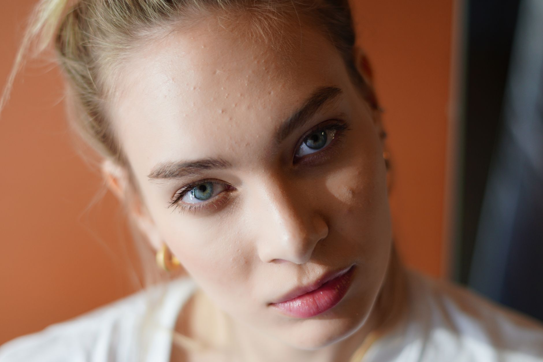 Sydney Sweeney's Sensitive-Skin Routine: What to Check Before Copying Her Acne Products - Featured image