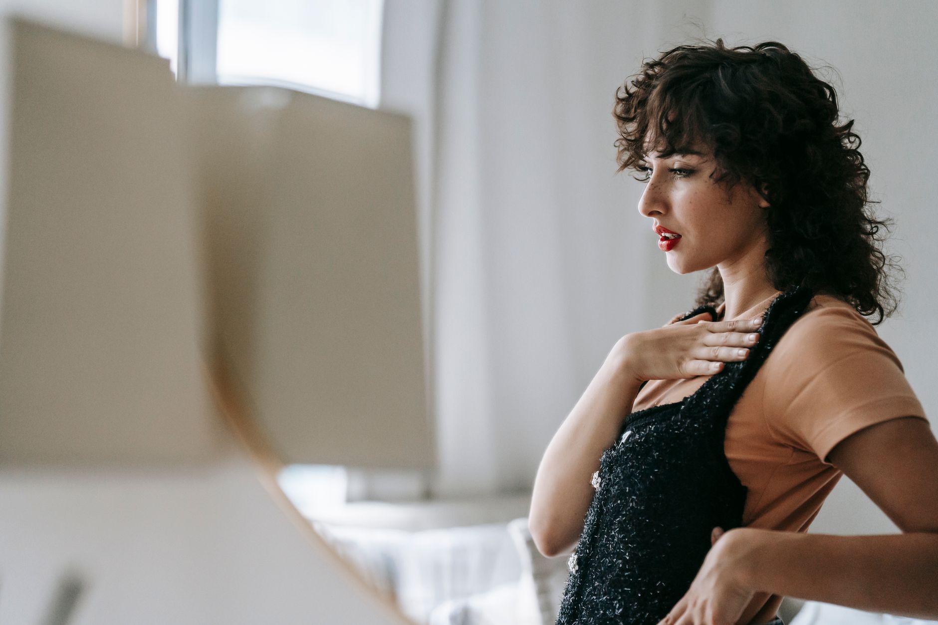 What's the Difference Between Chest Acne and Folliculitis? - Featured image