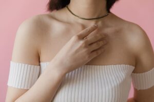 Why Do Breakouts on the Chest Take Longer to Heal Than Facial Acne? - Featured image