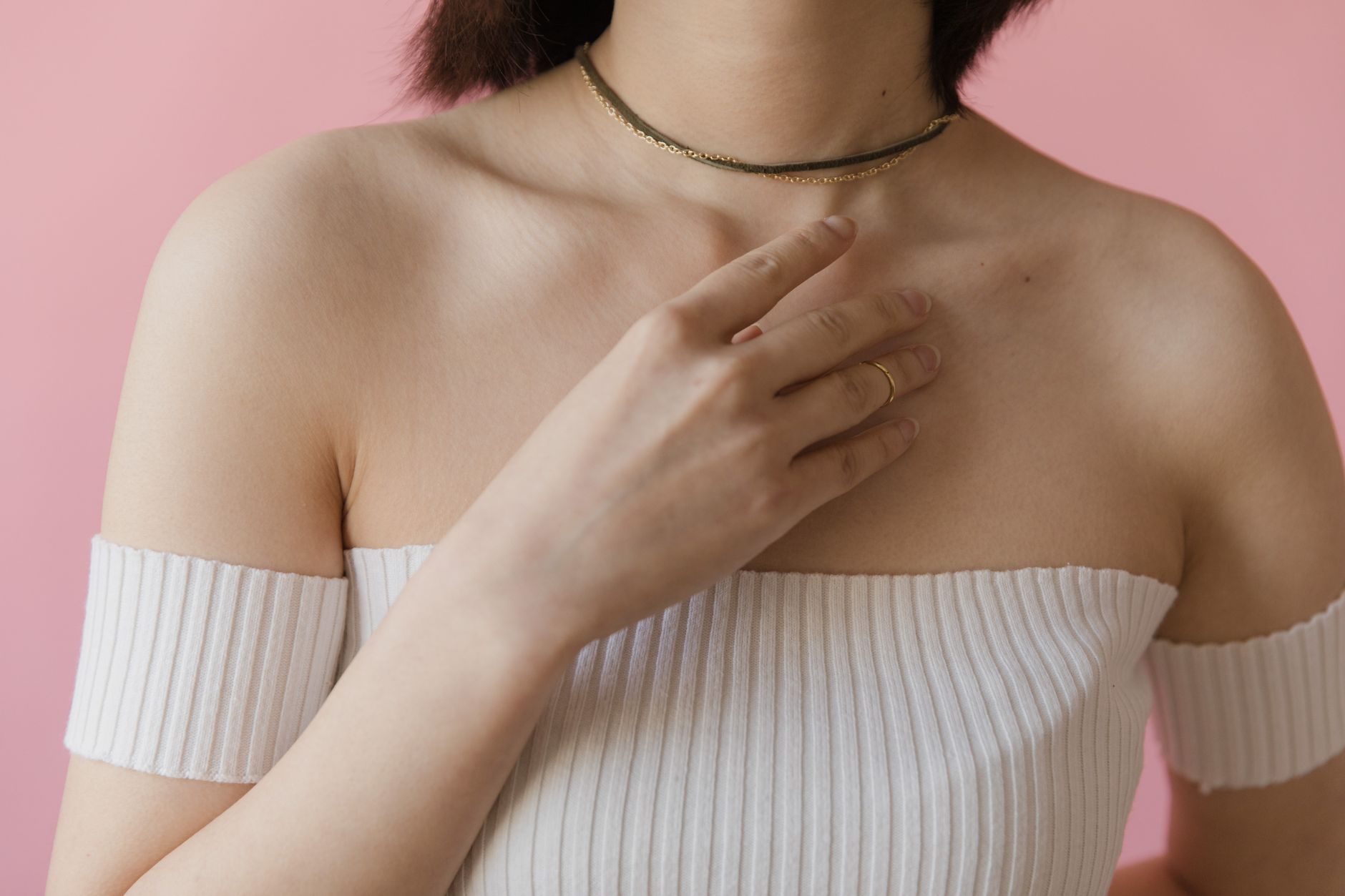 Why Do Breakouts on the Chest Take Longer to Heal Than Facial Acne? - Featured image