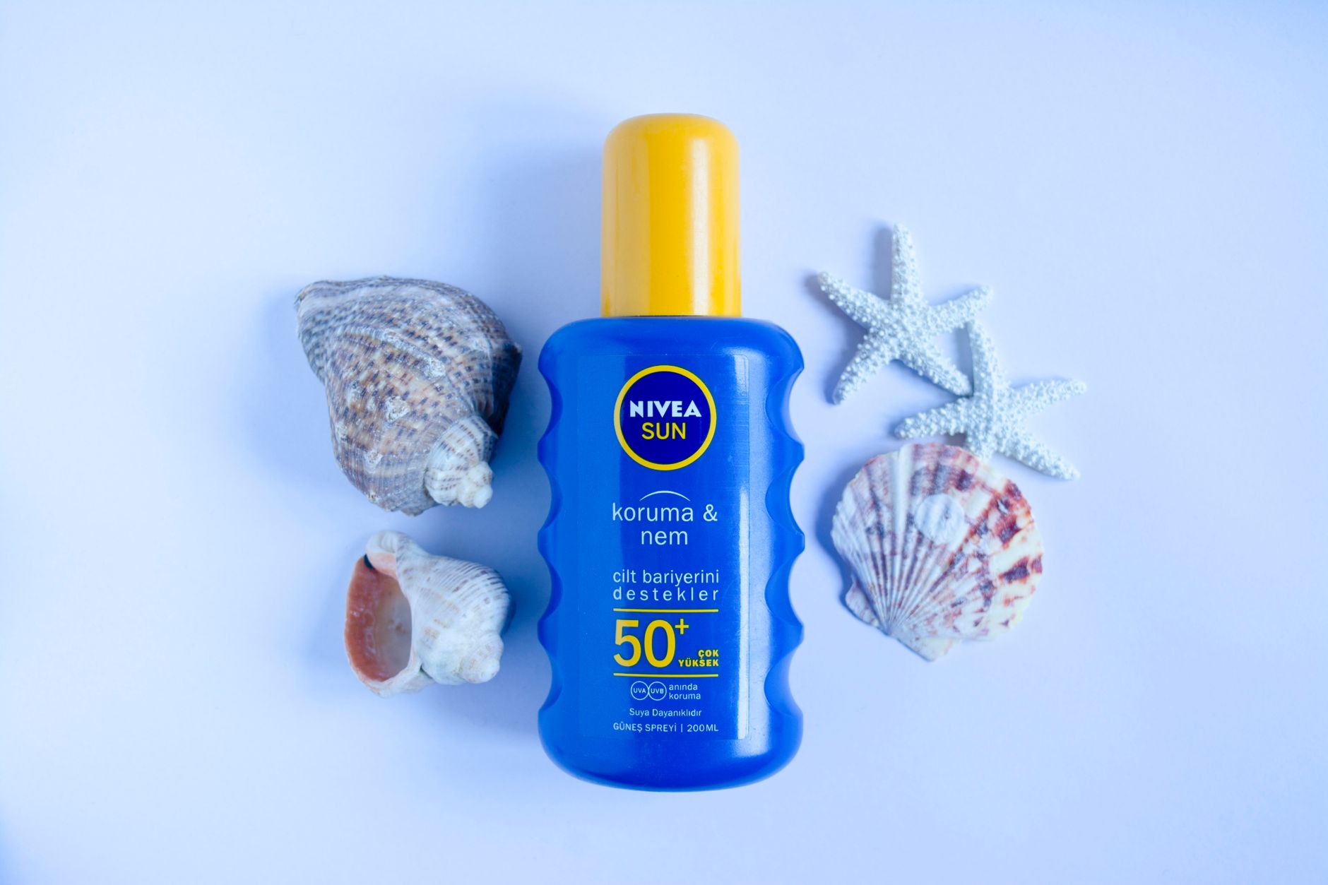 Why Does Sunscreen Roll Into Little Balls Over My Acne Treatment? - Featured image